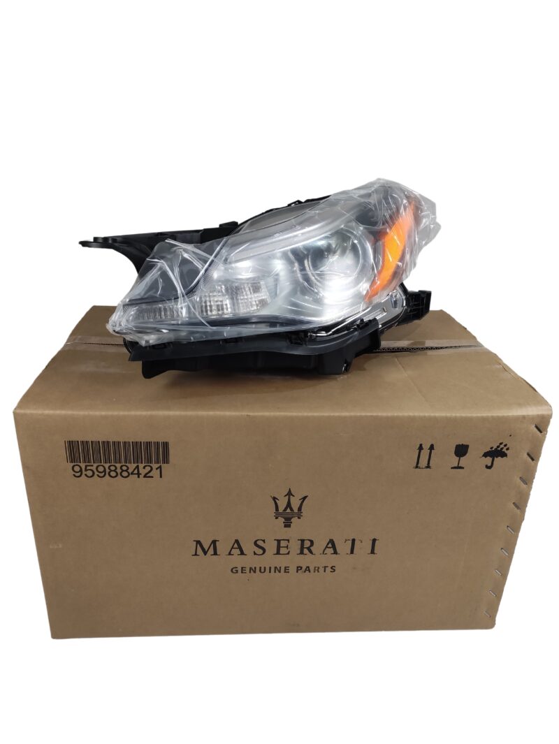 Farol Dianteiro Esquerdo Maserati Quattroporte 670104200