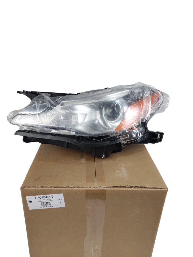 Farol Dianteiro Esquerdo Maserati Quattroporte 670104200 - Imagem 2