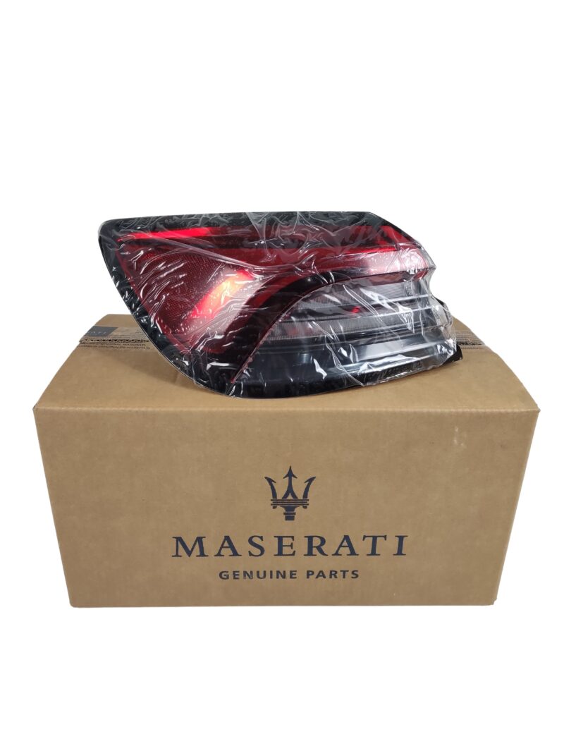 Lanterna Traseira Esquerda Maserati Quattroporte 670154541